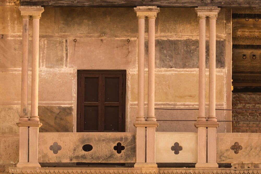 old-buildings-of-varanasi-photomentor