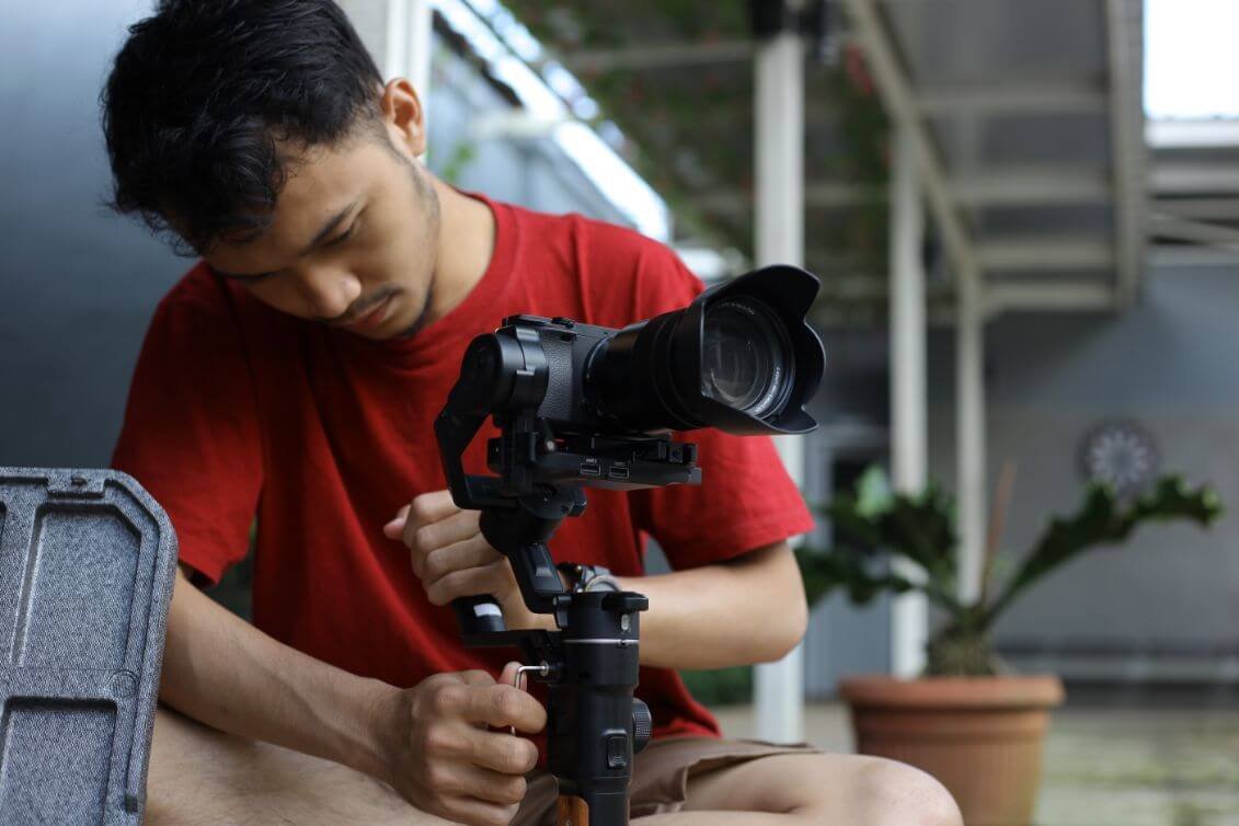 filmmaker cinematographer videographer stabilizing