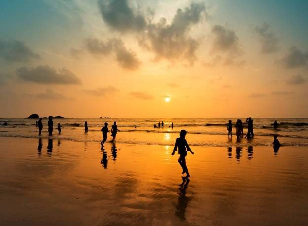 kids-enjoying-at-muzhappilangad-beach-kerala