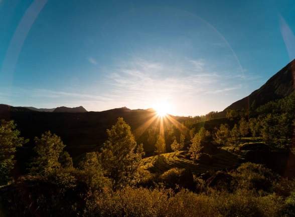 sunrays-painting-the hills-golden
