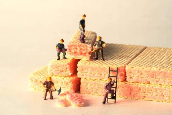 Workers thrashing the pieces of wafares