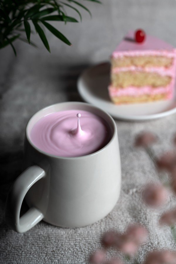 blend moist cake with strawberries-smoothie-muhammed mushin kannur creativehut