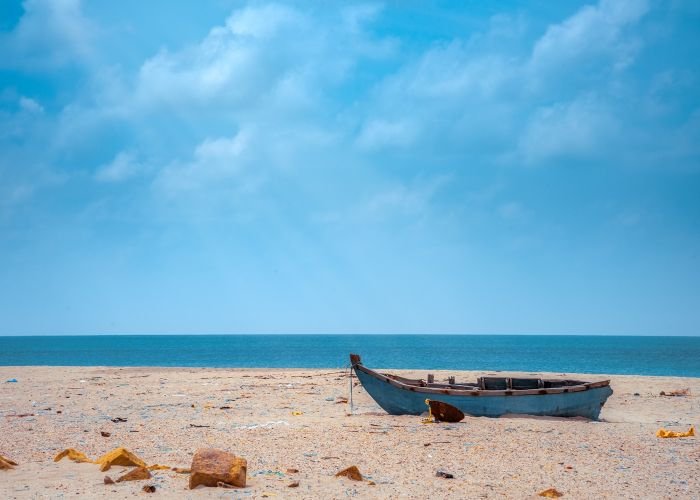 wrecked-boat-in-paradise-vishnu