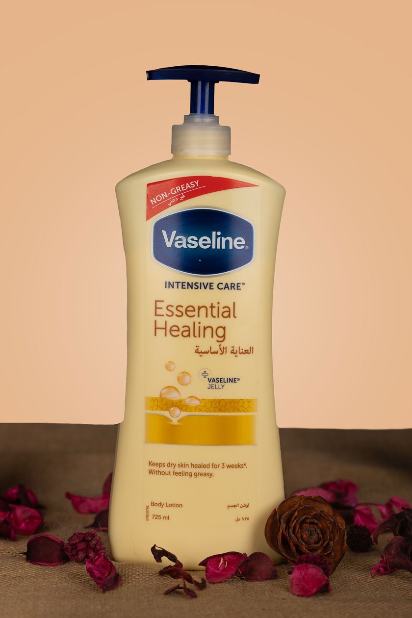 Yellow body lotion with rose petals. 
