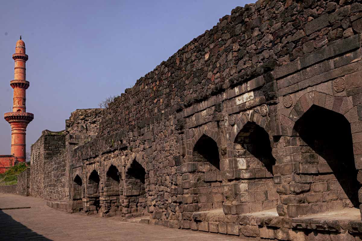daultabad fort entrance with big minar