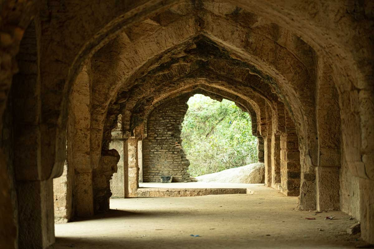 Arc leading to Broken wall
