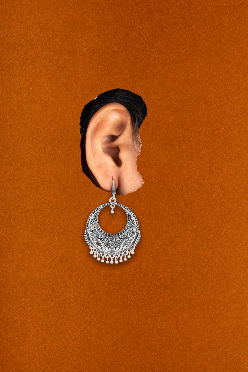 A medium jewellery with Brown chart cutes