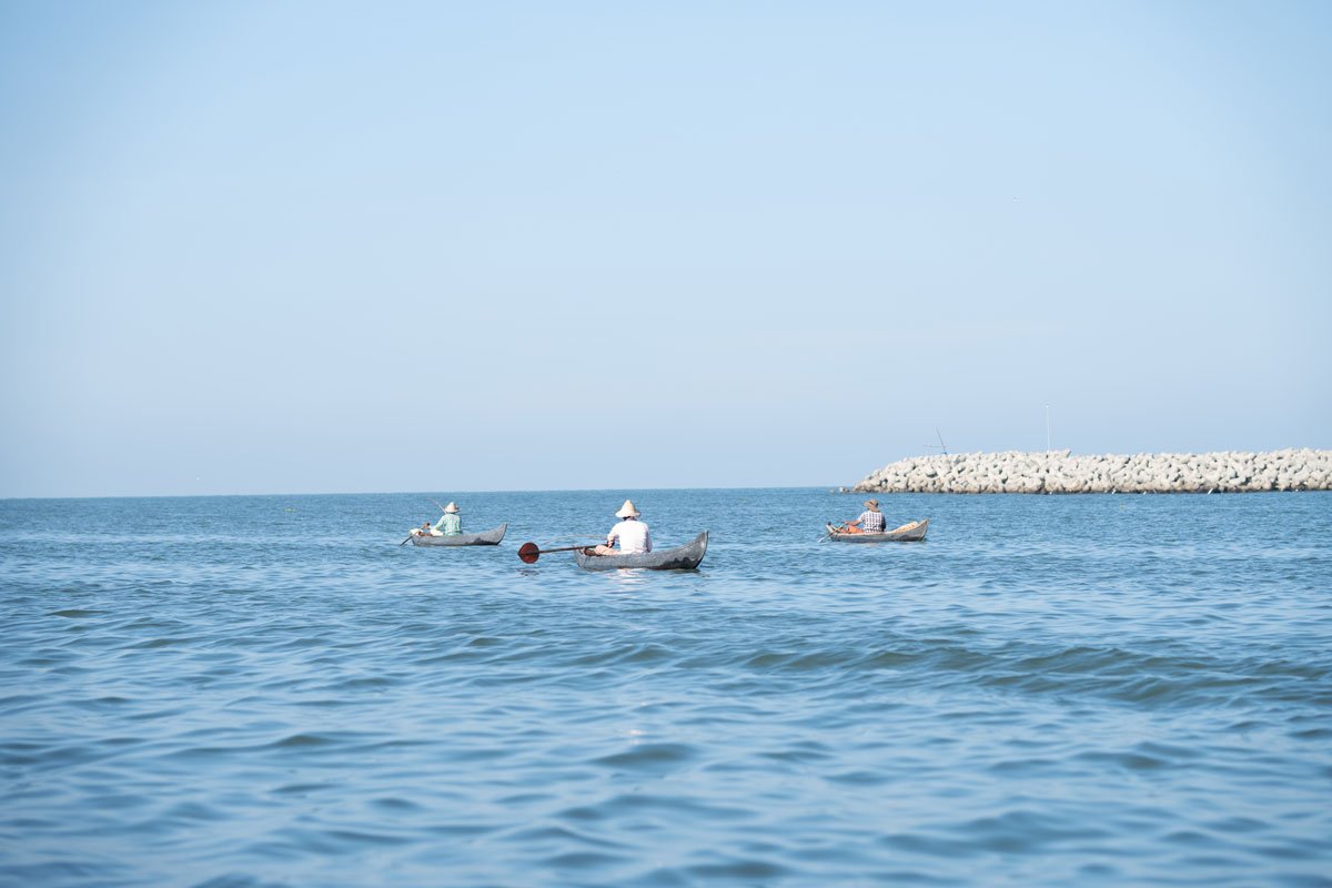 Three peoples going to catch the fishes.