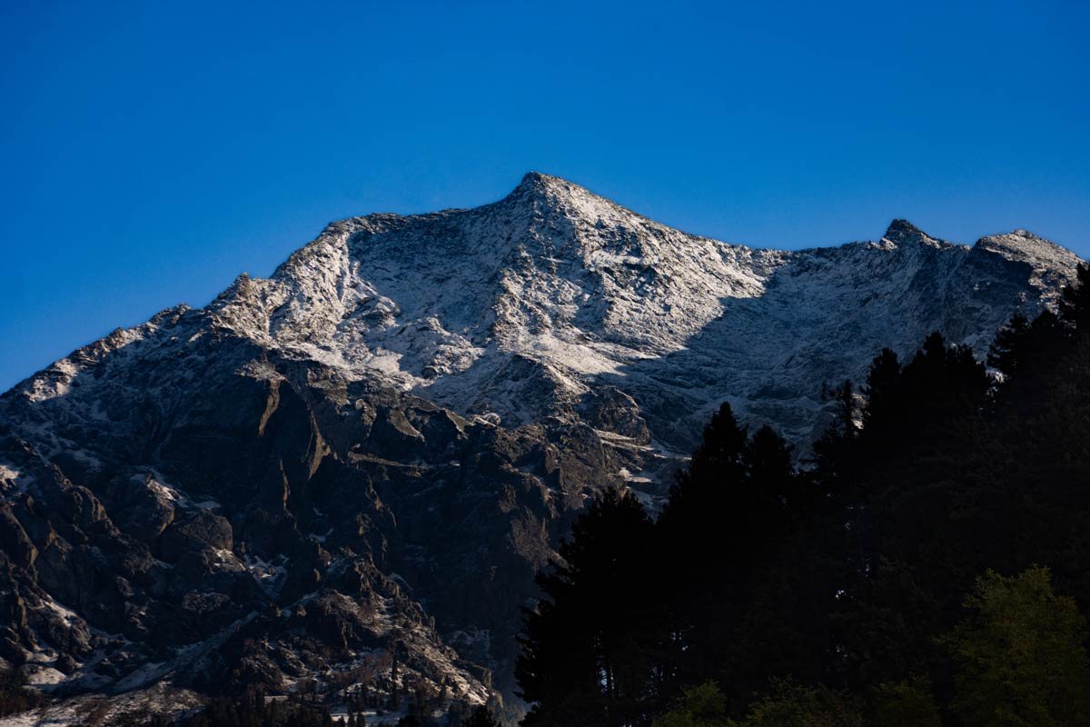 snow mountains in kashmir