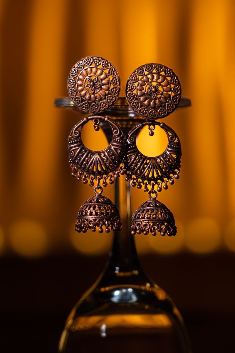 Bronze gleam ear ring