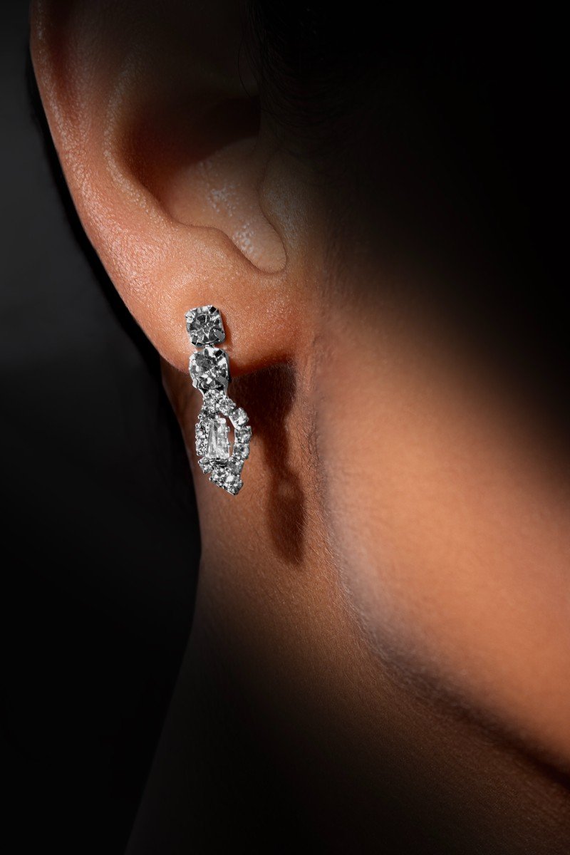 Earlit elegance on her ear