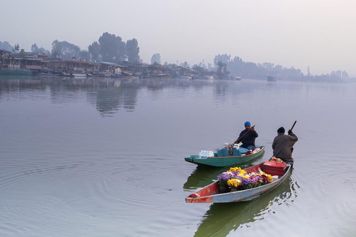 Two sellers meeting in the lake