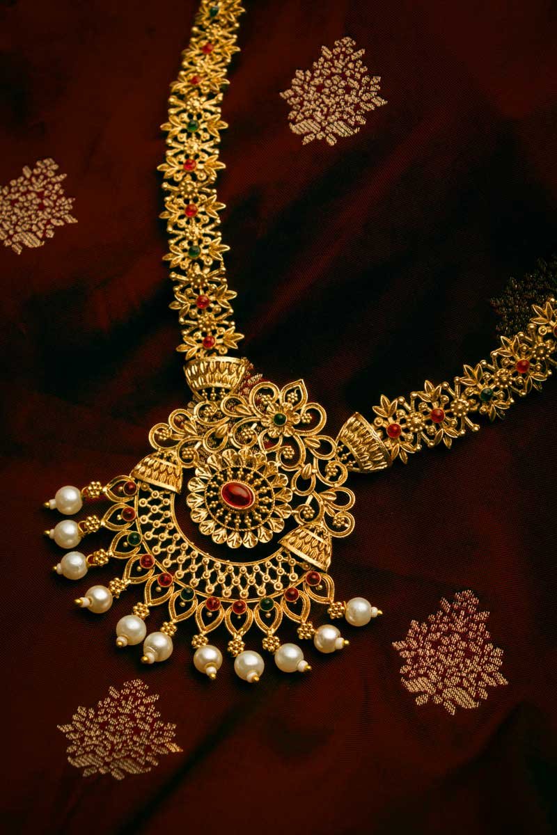Golden long chain with pearls