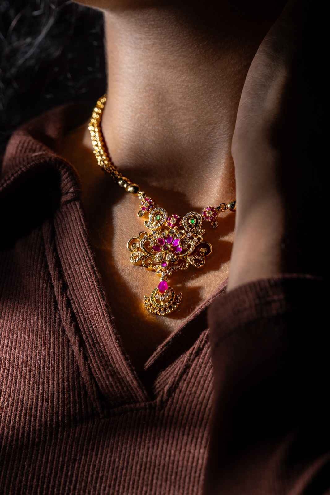 necklace on the neck looking attractive
