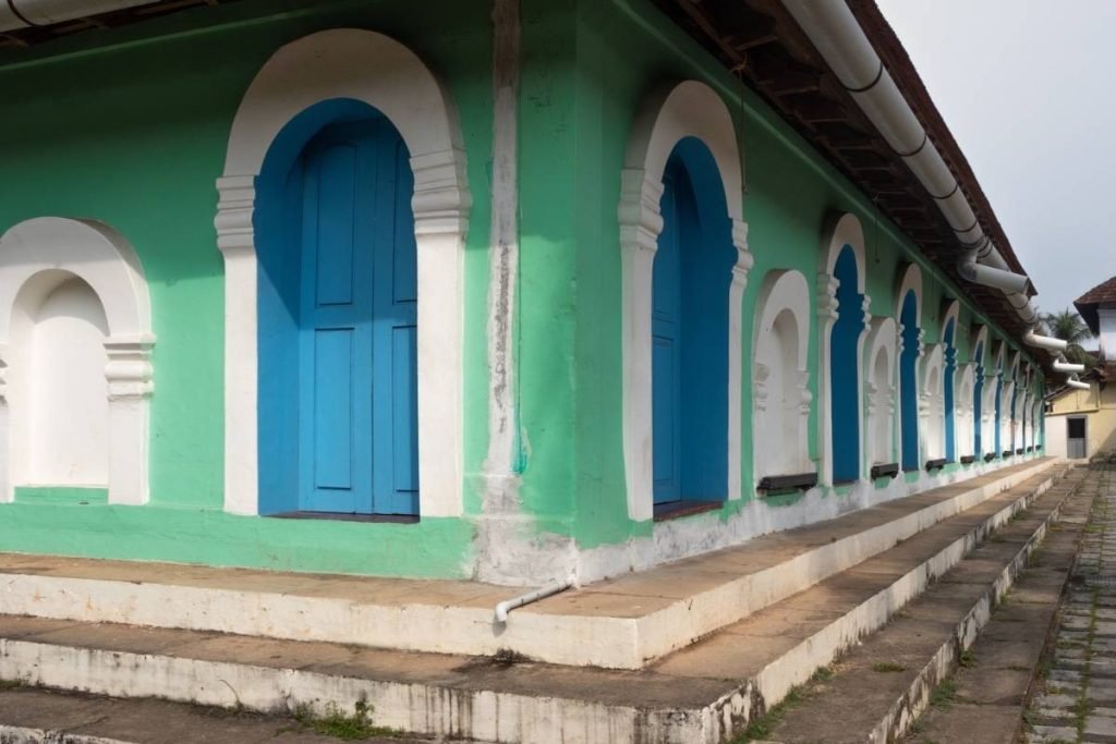 Mishkal mosque from side closeup.