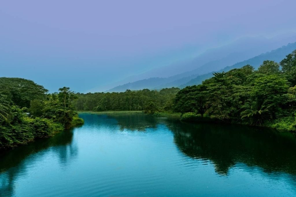 same coloured water with mountain