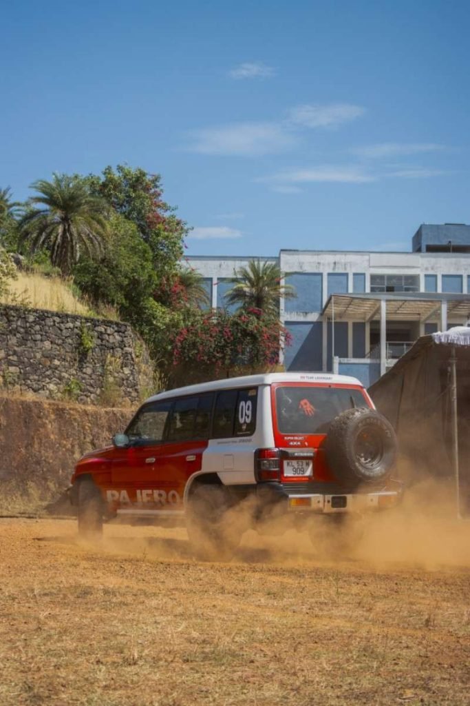 urban shadows of pajero off roading