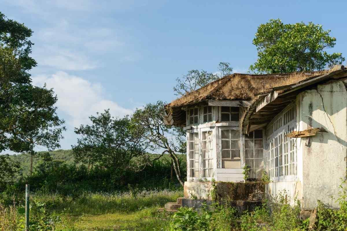 A side view of an old bungalow.