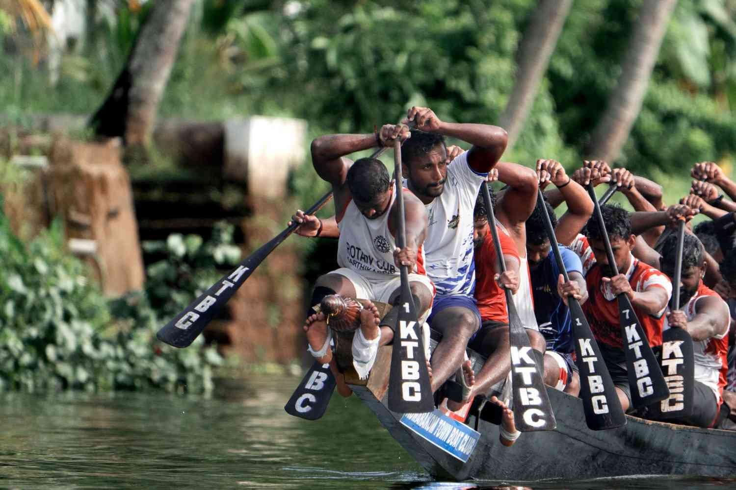 stretching to Paddling race