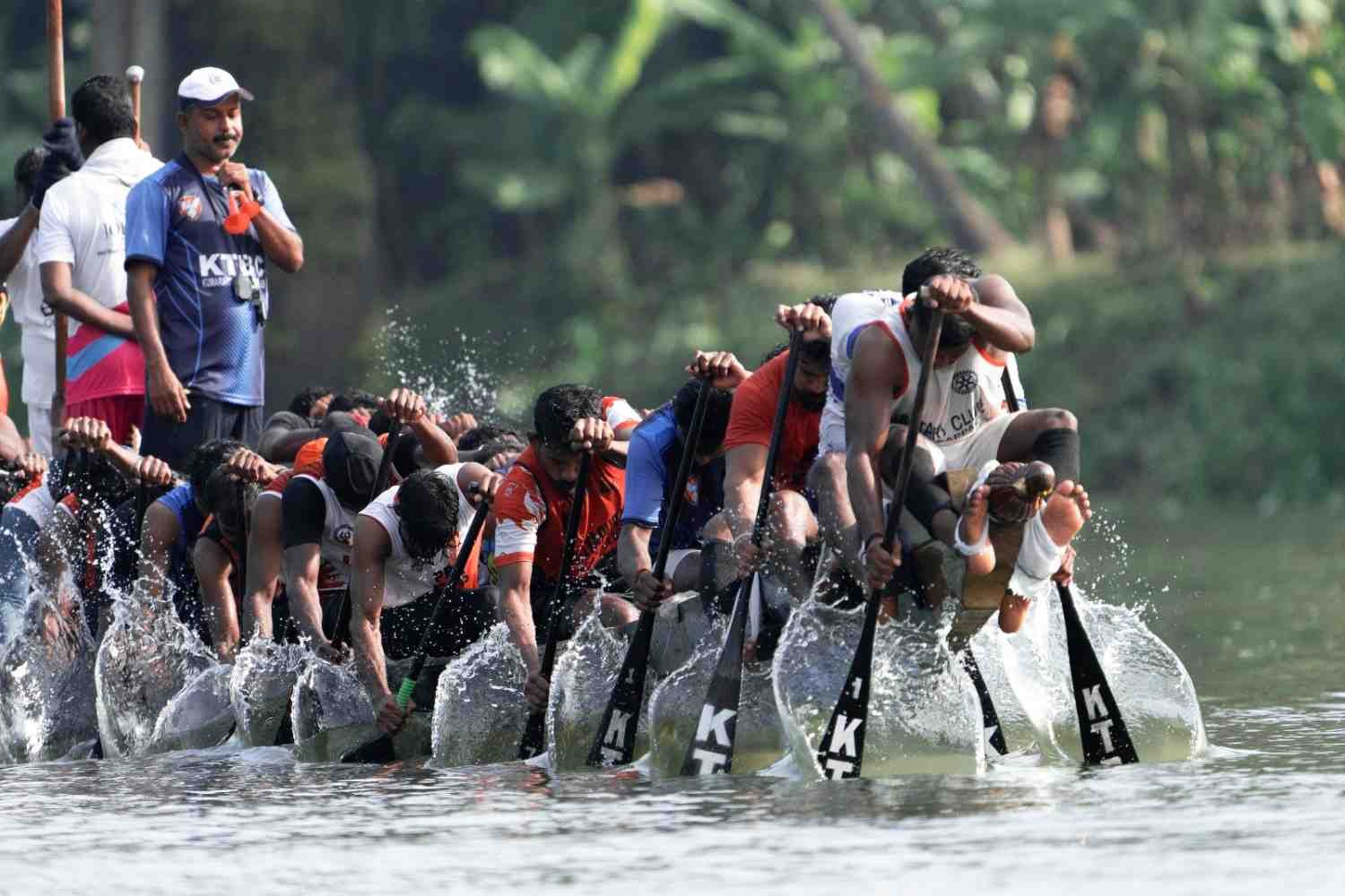 Water Paddling the race