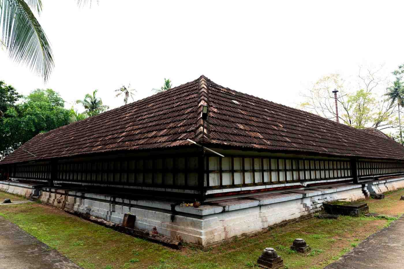 Side view of thali mahadeva temple