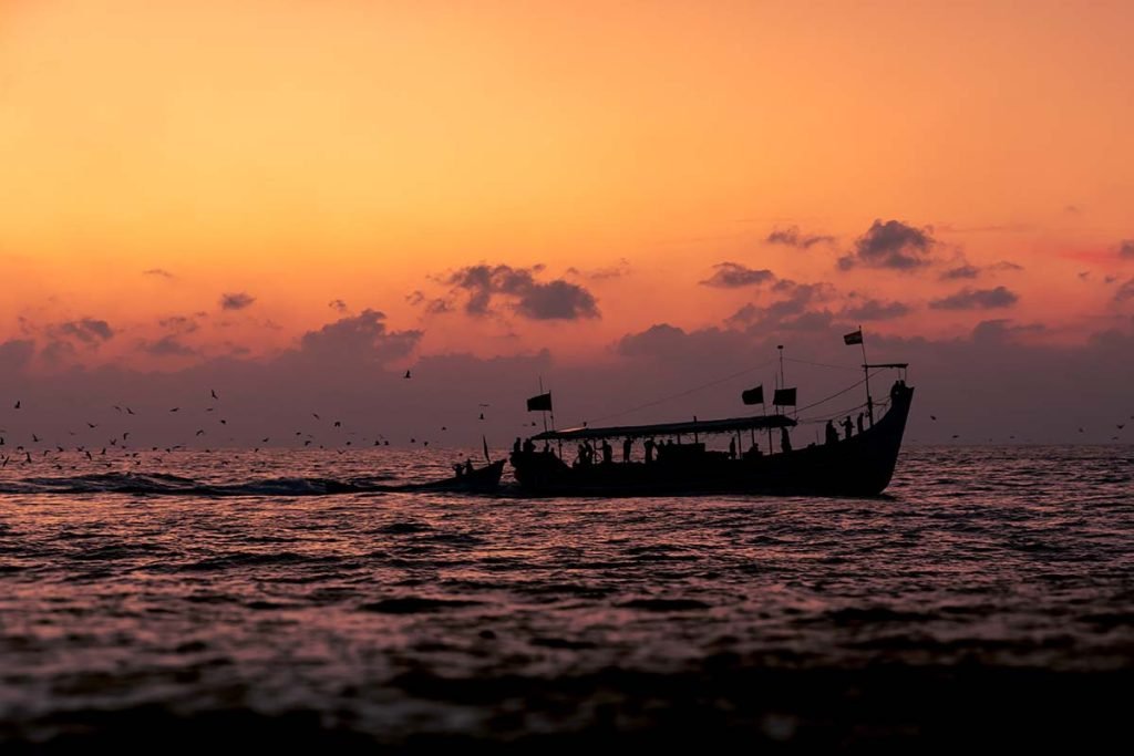 The boat returned to the harbour at the horizon's end.