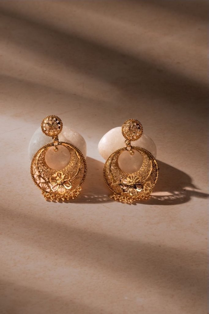 refined craft golden chain under the shadow