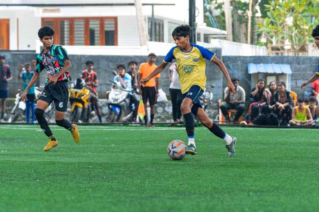 player going to make intelligent pass